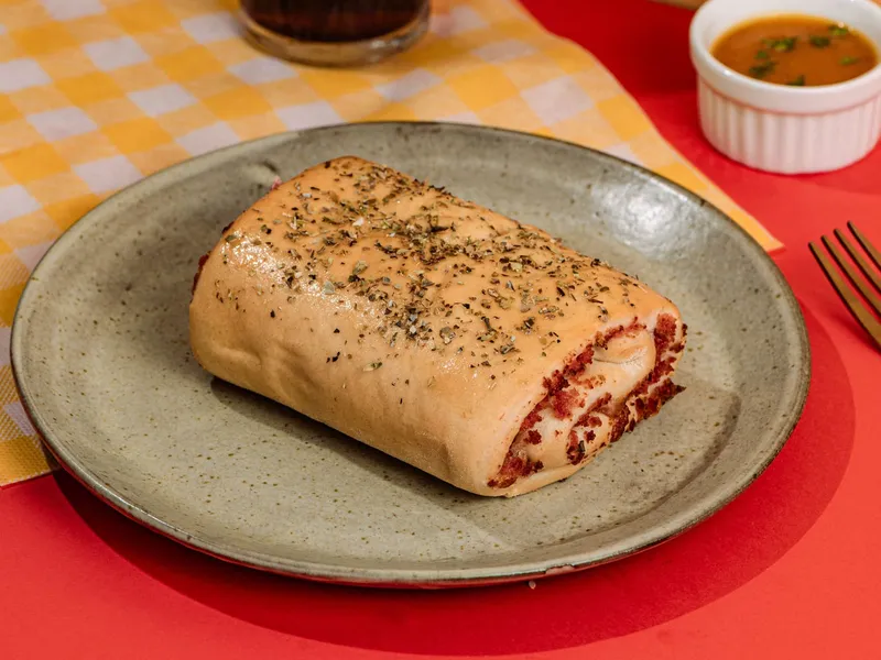 Enrolado de Calabresa da Sauté Salgados
