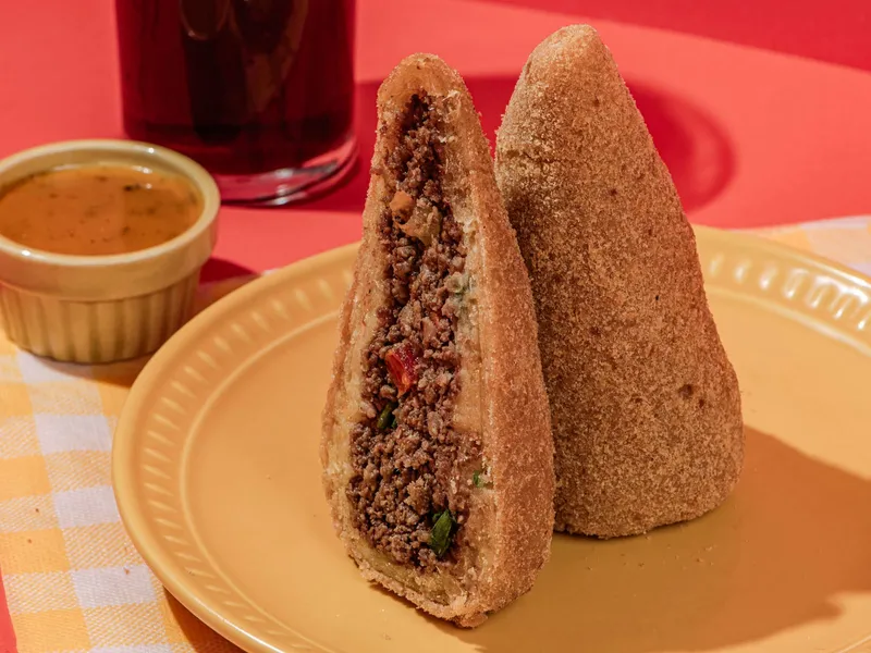 Coxinha de Mandioca de Carne da Sauté Salgados