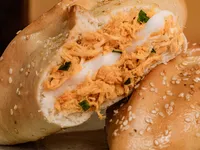 Esfiha de Frango com Requeijão — detalhe