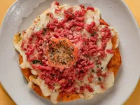 Pizza de Calabresa — detalhe